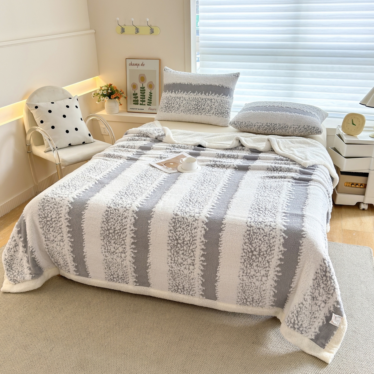 91家纺网 家纺一手货源 找家纺 畅畅家纺 2025新款加厚羊羔绒阳离子双层盖毯舒棉绒毛毯春秋冬夏盖毯 拉斐尔-浅灰
