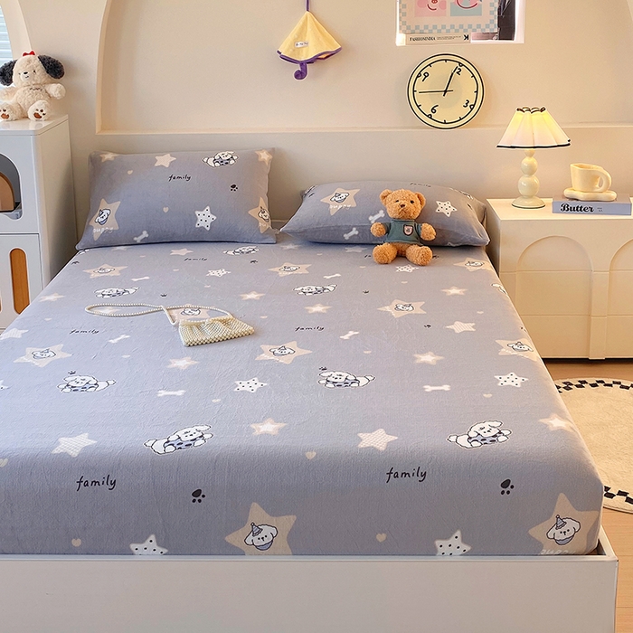 91家纺网 家纺一手货源 找家纺 艾橙家纺 2025秋冬新款高克重牛奶绒印花床笠单品床笠床笠单件 星际宝贝