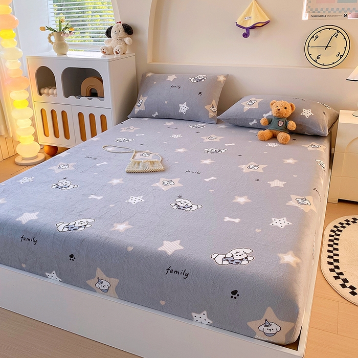 91家纺网 家纺一手货源 找家纺 艾橙家纺 2025秋冬新款高克重牛奶绒印花床笠单品床笠床笠单件 星际宝贝