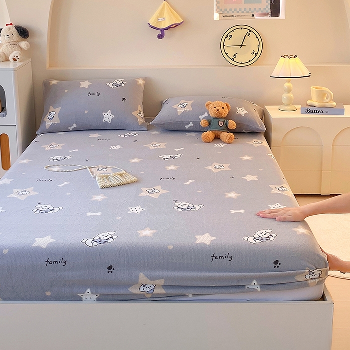 91家纺网 家纺一手货源 找家纺 艾橙家纺 2025秋冬新款高克重牛奶绒印花床笠单品床笠床笠单件 星际宝贝