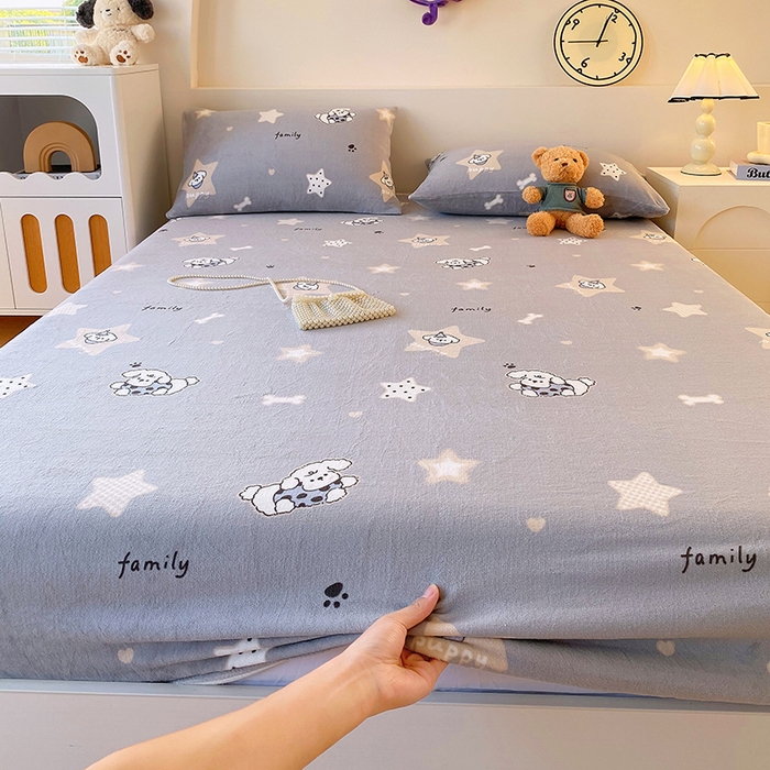 91家纺网 家纺一手货源 找家纺 艾橙家纺 2025秋冬新款高克重牛奶绒印花床笠单品床笠床笠单件 星际宝贝