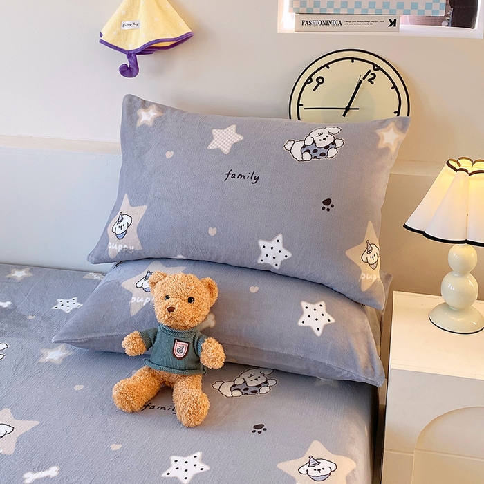 91家纺网 家纺一手货源 找家纺 艾橙家纺 2025秋冬新款高克重牛奶绒印花床笠单品床笠床笠单件 星际宝贝