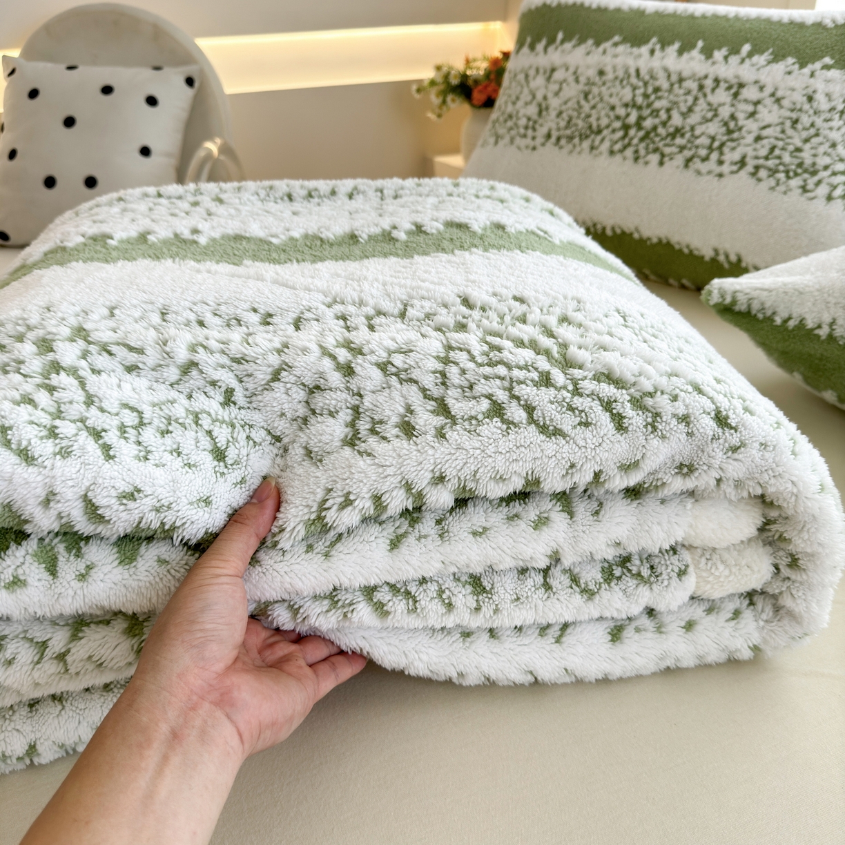 91家纺网 家纺一手货源 找家纺 畅畅家纺 2025新款加厚羊羔绒阳离子双层盖毯舒棉绒毛毯春秋冬夏盖毯 拉斐尔-清绿