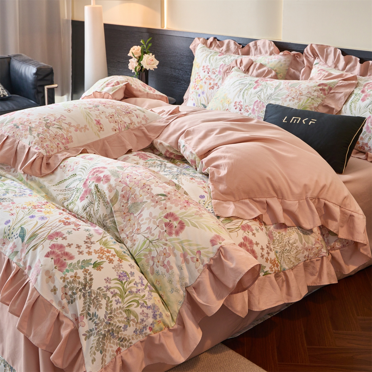 91家纺网 家纺一手货源 找家纺 蓝米卡夫 2025秋冬-全棉60支磨毛数码印花-花边款（礼盒包装）提供买家秀 阿勒泰花海