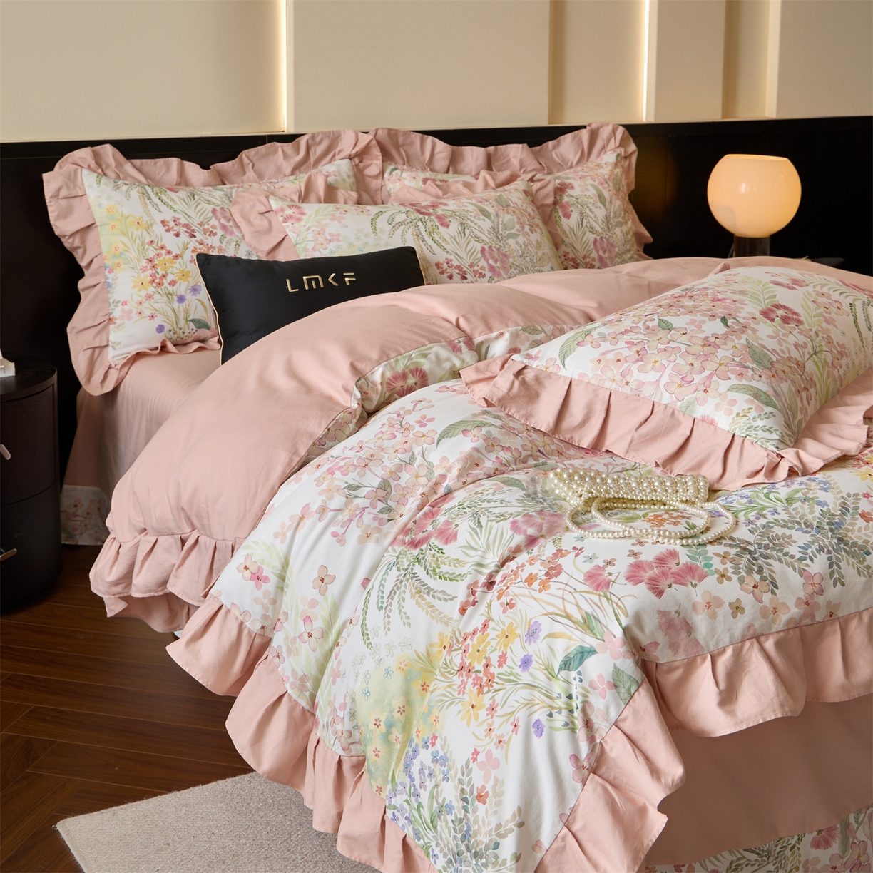 91家纺网 家纺一手货源 找家纺 蓝米卡夫 2025秋冬-全棉60支磨毛数码印花-花边款（礼盒包装）提供买家秀 阿勒泰花海