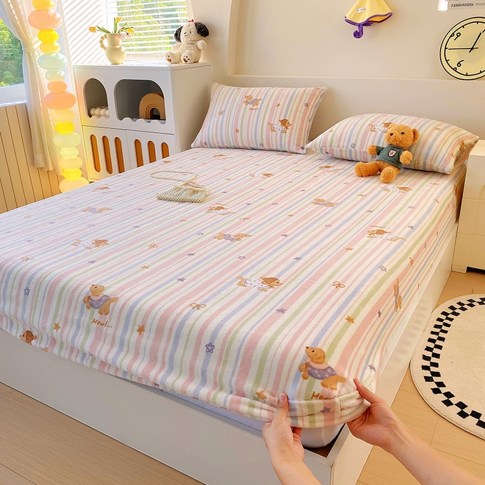 91家纺网 家纺一手货源 找家纺 艾橙家纺 2025秋冬新款高克重牛奶绒印花床笠单品床笠床笠单件 悦动萌宠