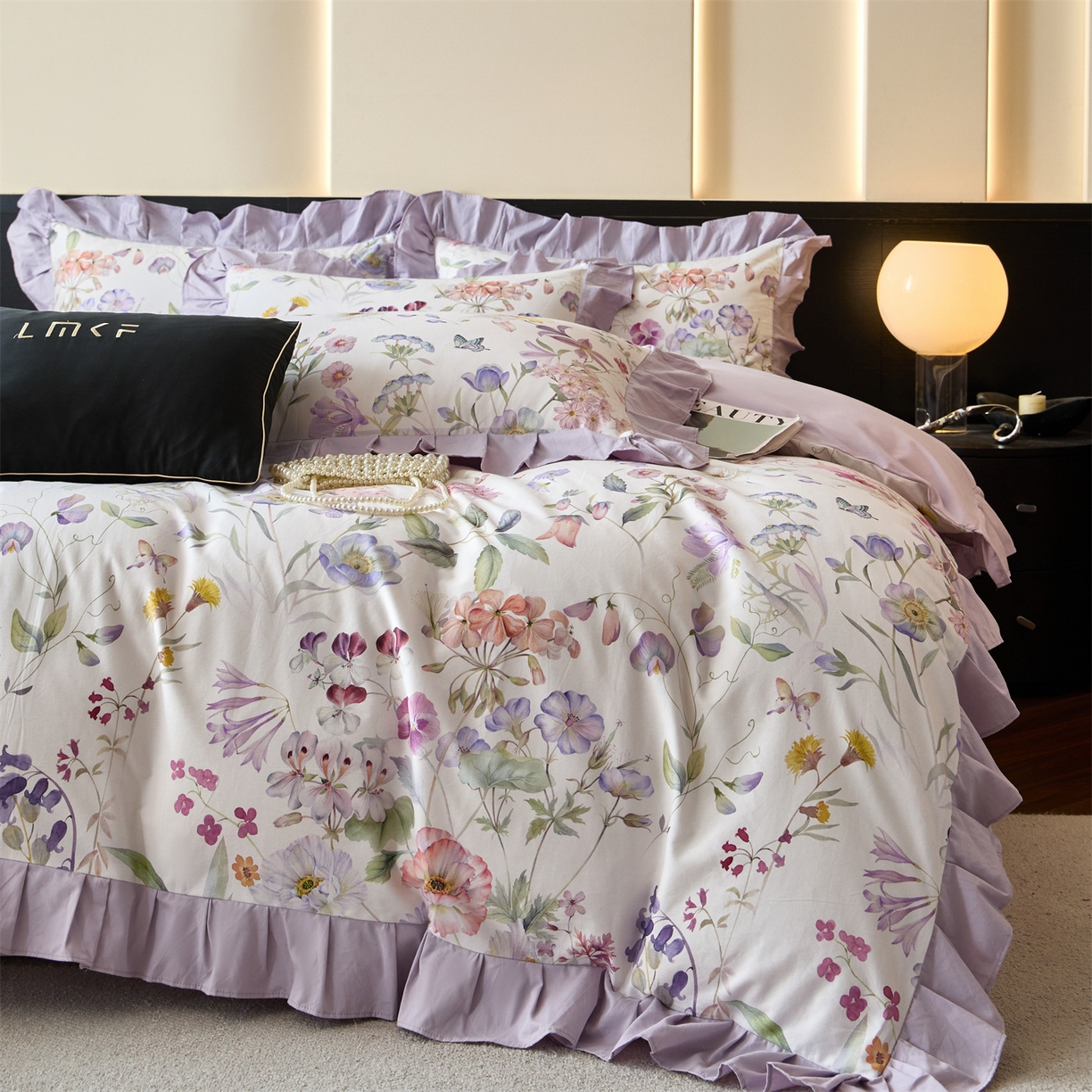 91家纺网 家纺一手货源 找家纺 蓝米卡夫 2025秋冬-全棉60支磨毛数码印花-花边款（礼盒包装）提供买家秀 琉璃紫韵