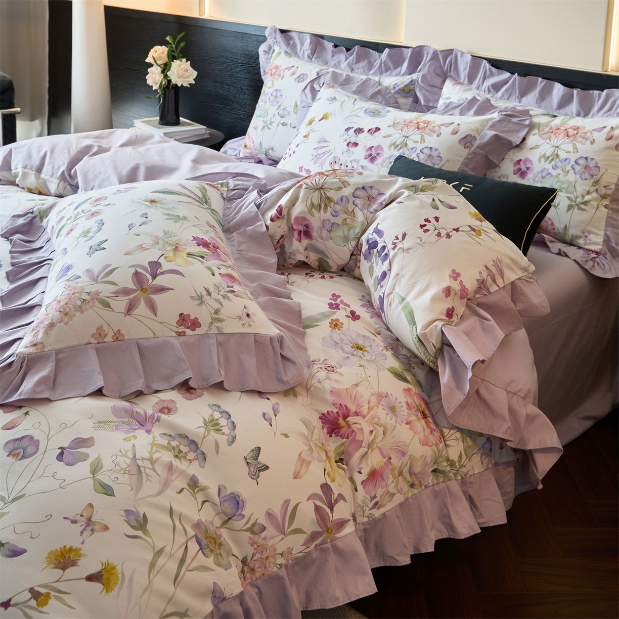 91家纺网 家纺一手货源 找家纺 蓝米卡夫 2025秋冬-全棉60支磨毛数码印花-花边款（礼盒包装）提供买家秀 琉璃紫韵