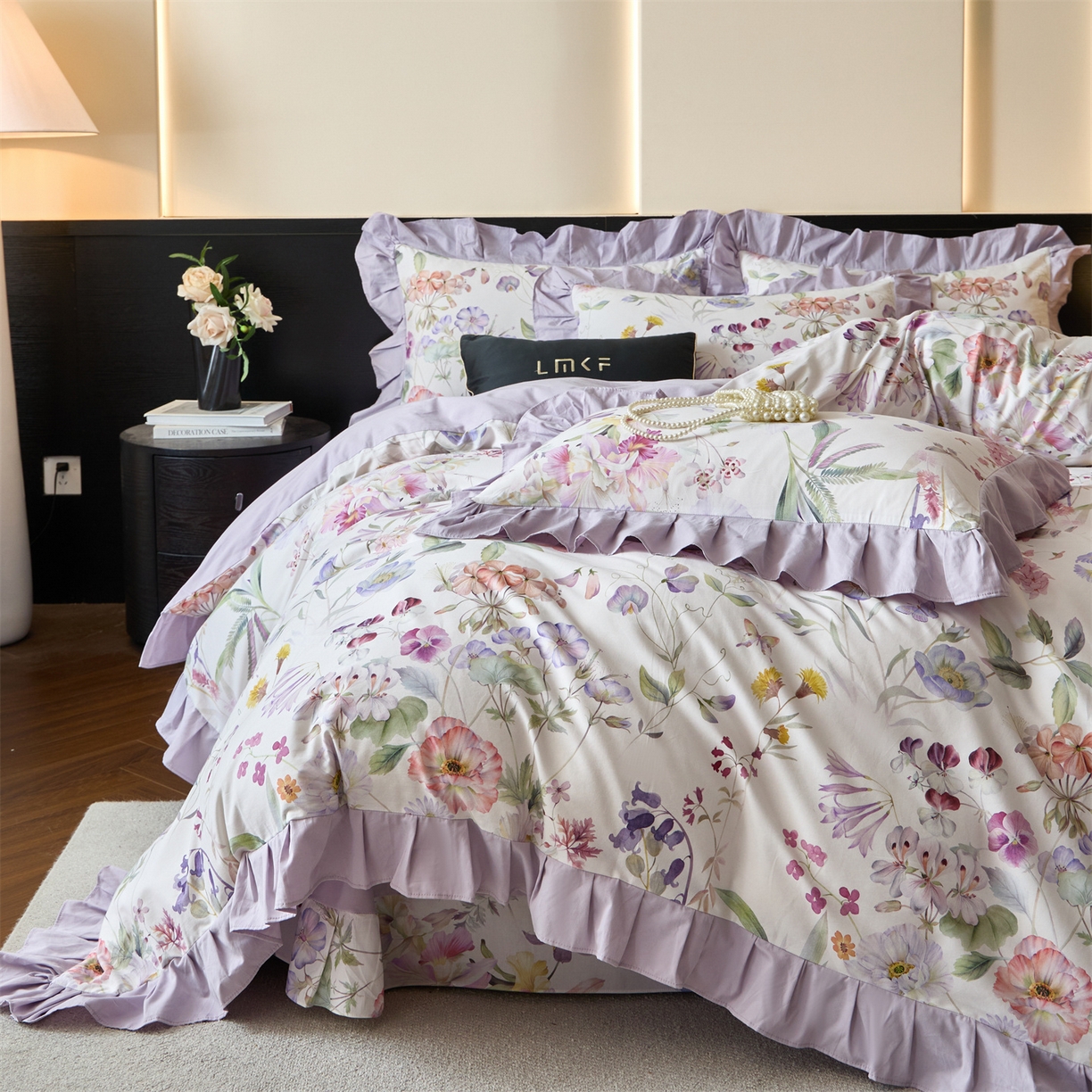 91家纺网 家纺一手货源 找家纺 蓝米卡夫 2025秋冬-全棉60支磨毛数码印花-花边款（礼盒包装）提供买家秀 琉璃紫韵