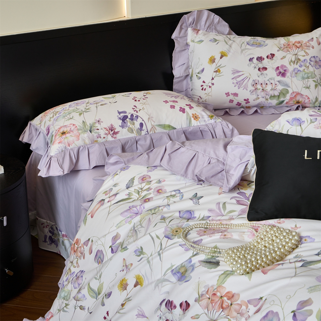 91家纺网 家纺一手货源 找家纺 蓝米卡夫 2025秋冬-全棉60支磨毛数码印花-花边款（礼盒包装）提供买家秀 琉璃紫韵