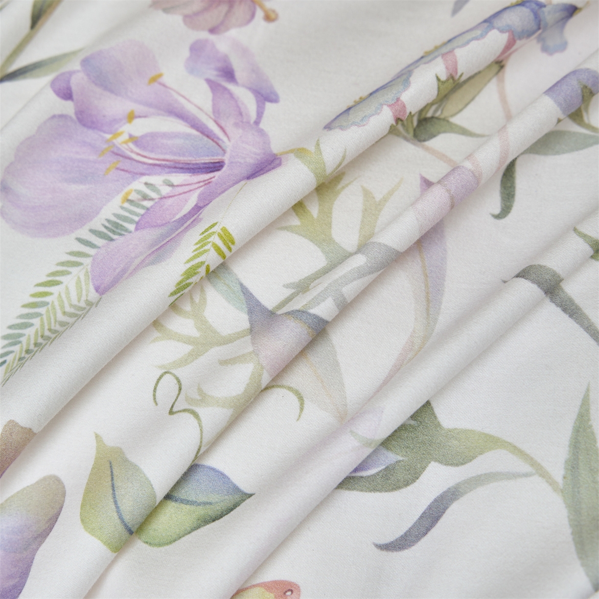 91家纺网 家纺一手货源 找家纺 蓝米卡夫 2025秋冬-全棉60支磨毛数码印花-花边款（礼盒包装）提供买家秀 琉璃紫韵