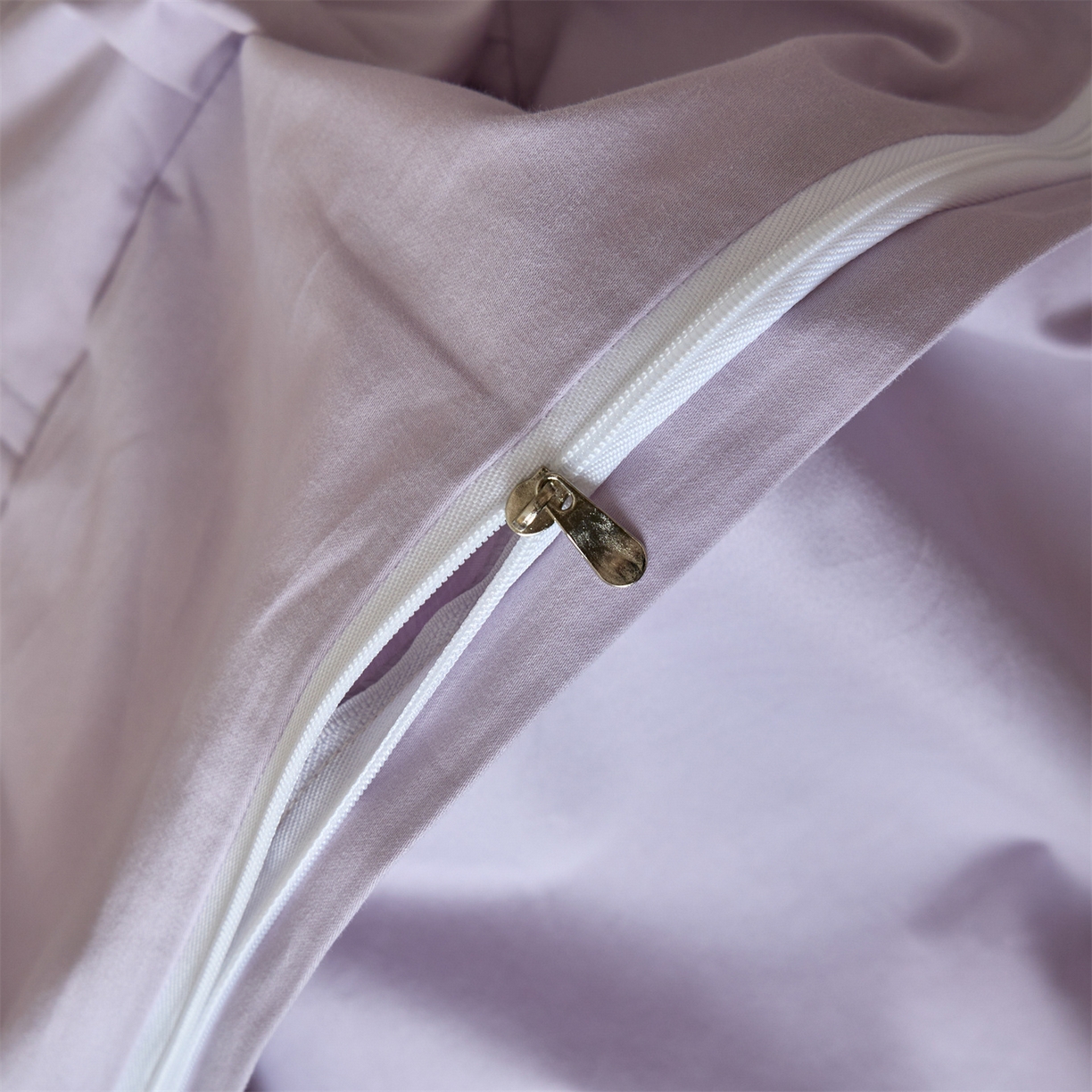 91家纺网 家纺一手货源 找家纺 蓝米卡夫 2025秋冬-全棉60支磨毛数码印花-花边款（礼盒包装）提供买家秀 琉璃紫韵