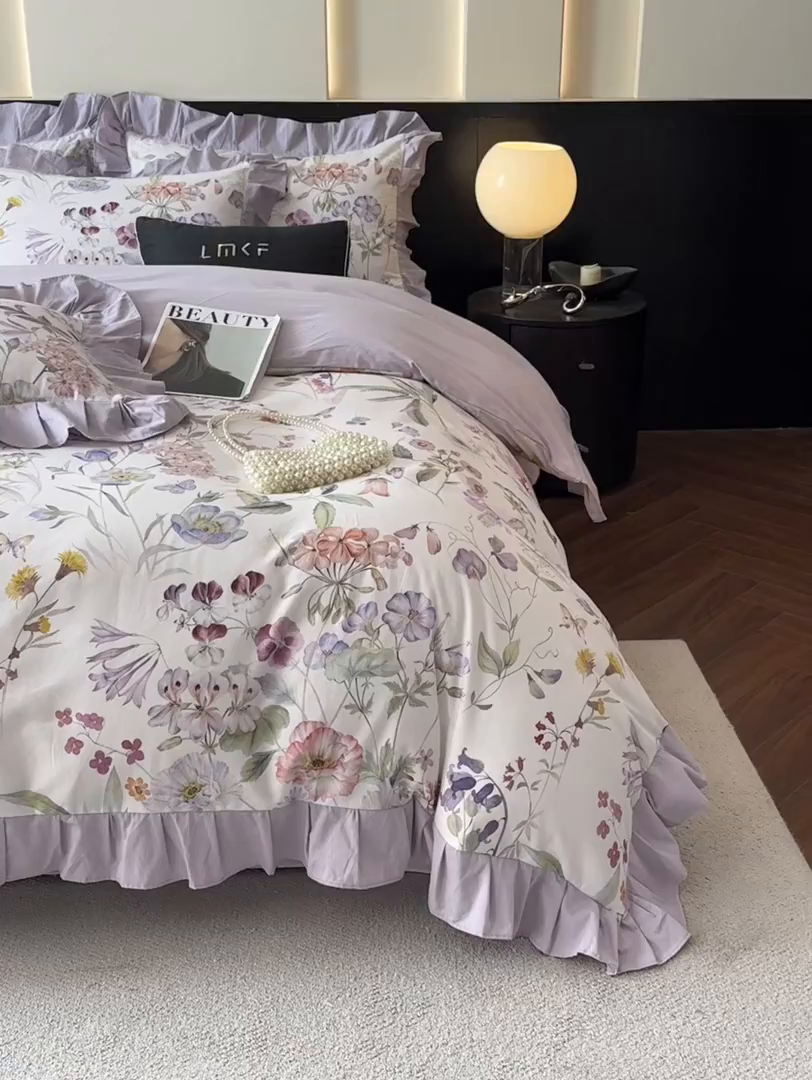 91家纺网 家纺一手货源 找家纺 蓝米卡夫 2025秋冬-全棉60支磨毛数码印花-花边款（礼盒包装）提供买家秀 琉璃紫韵