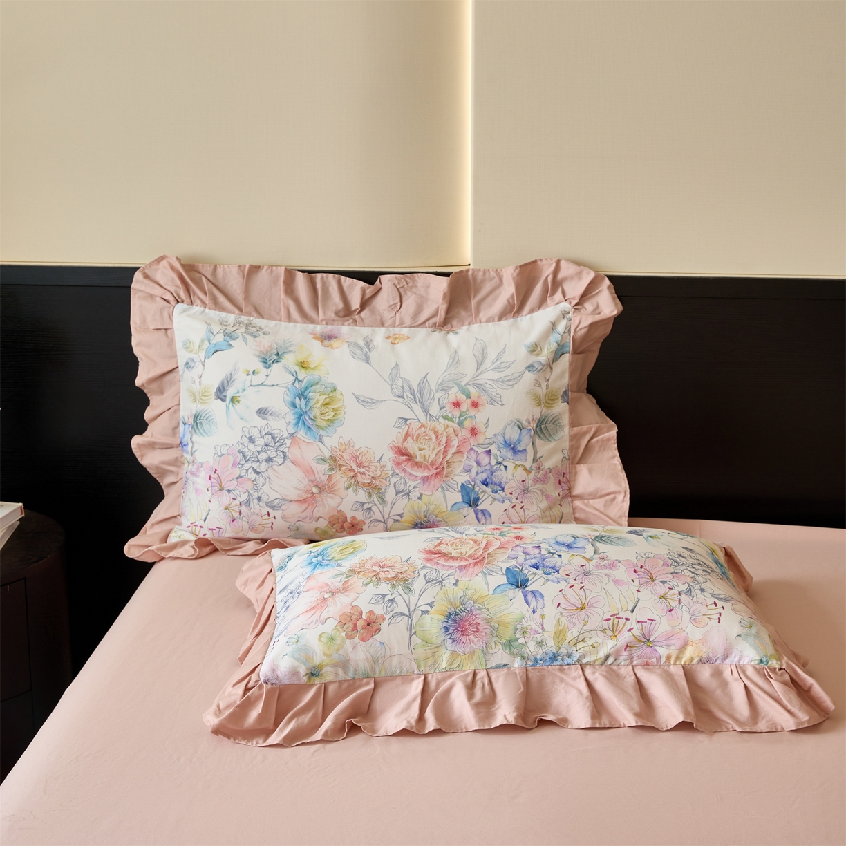 91家纺网 家纺一手货源 找家纺 蓝米卡夫 2025秋冬-全棉60支磨毛数码印花-花边款（礼盒包装）提供买家秀 秘境花海