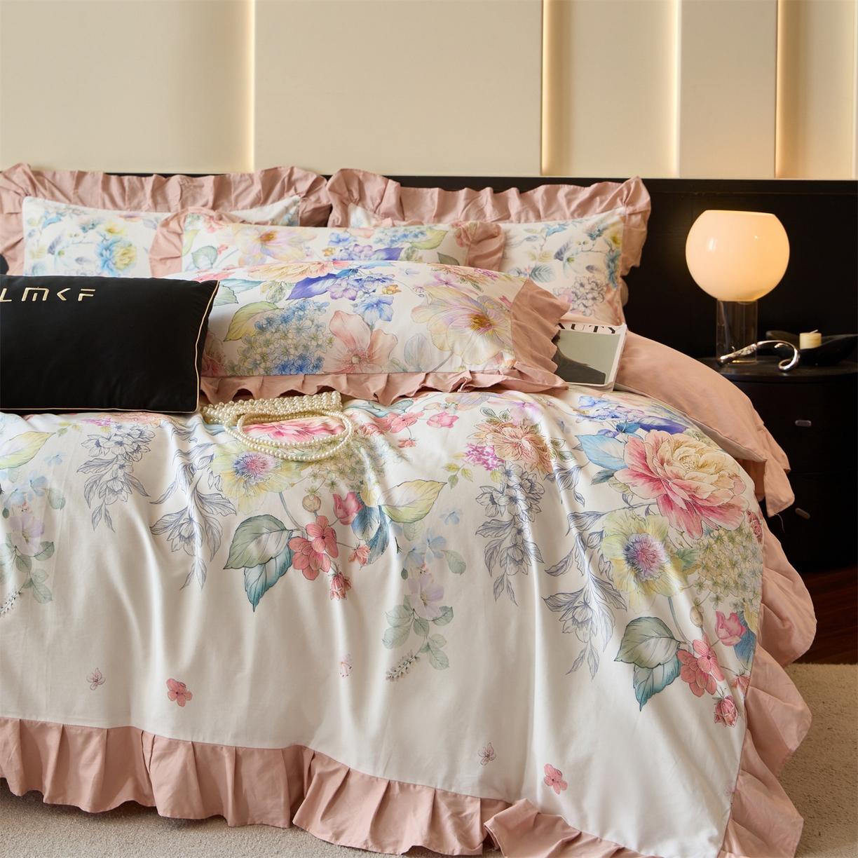 91家纺网 家纺一手货源 找家纺 蓝米卡夫 2025秋冬-全棉60支磨毛数码印花-花边款（礼盒包装）提供买家秀 秘境花海