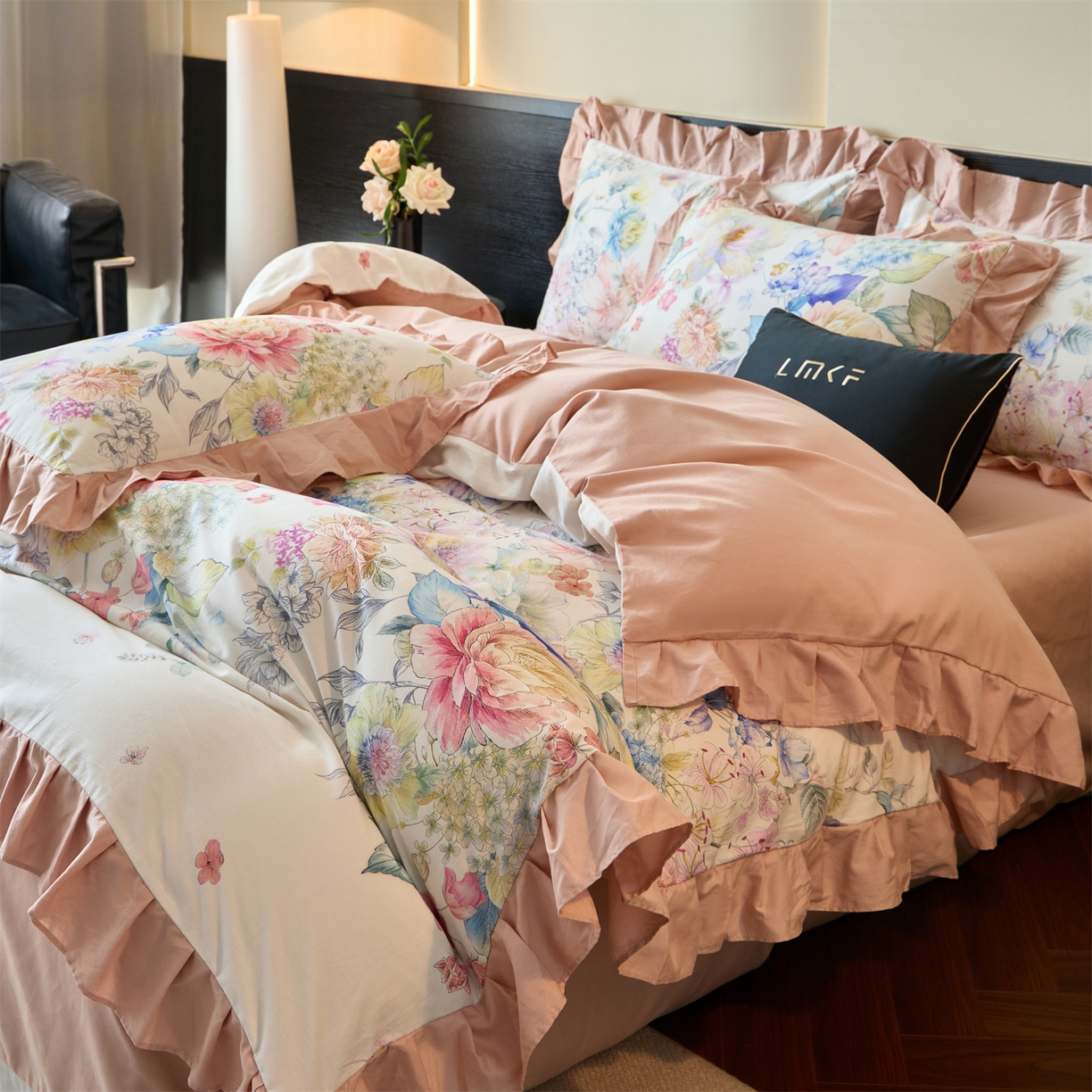 91家纺网 家纺一手货源 找家纺 蓝米卡夫 2025秋冬-全棉60支磨毛数码印花-花边款（礼盒包装）提供买家秀 秘境花海