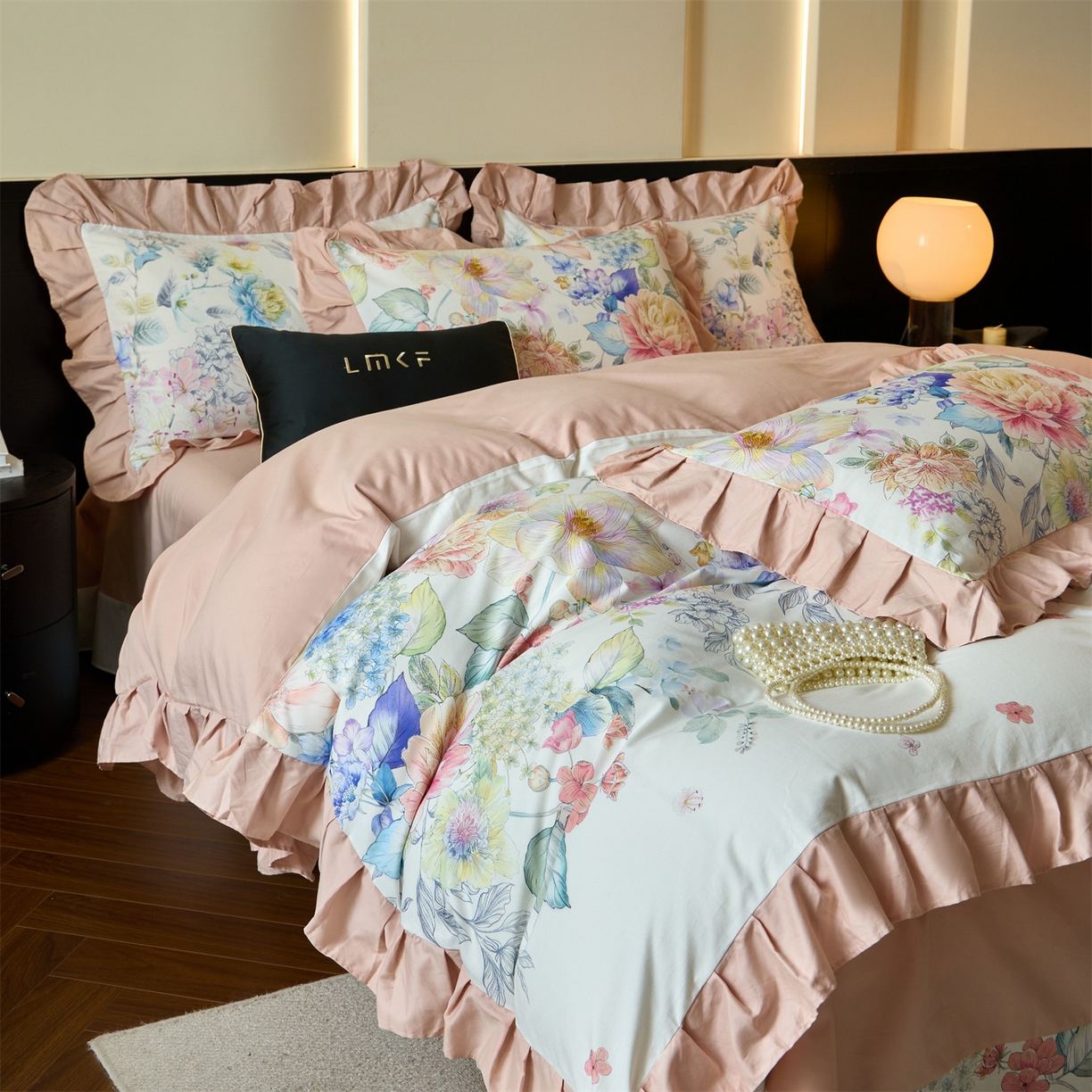 91家纺网 家纺一手货源 找家纺 蓝米卡夫 2025秋冬-全棉60支磨毛数码印花-花边款（礼盒包装）提供买家秀 秘境花海