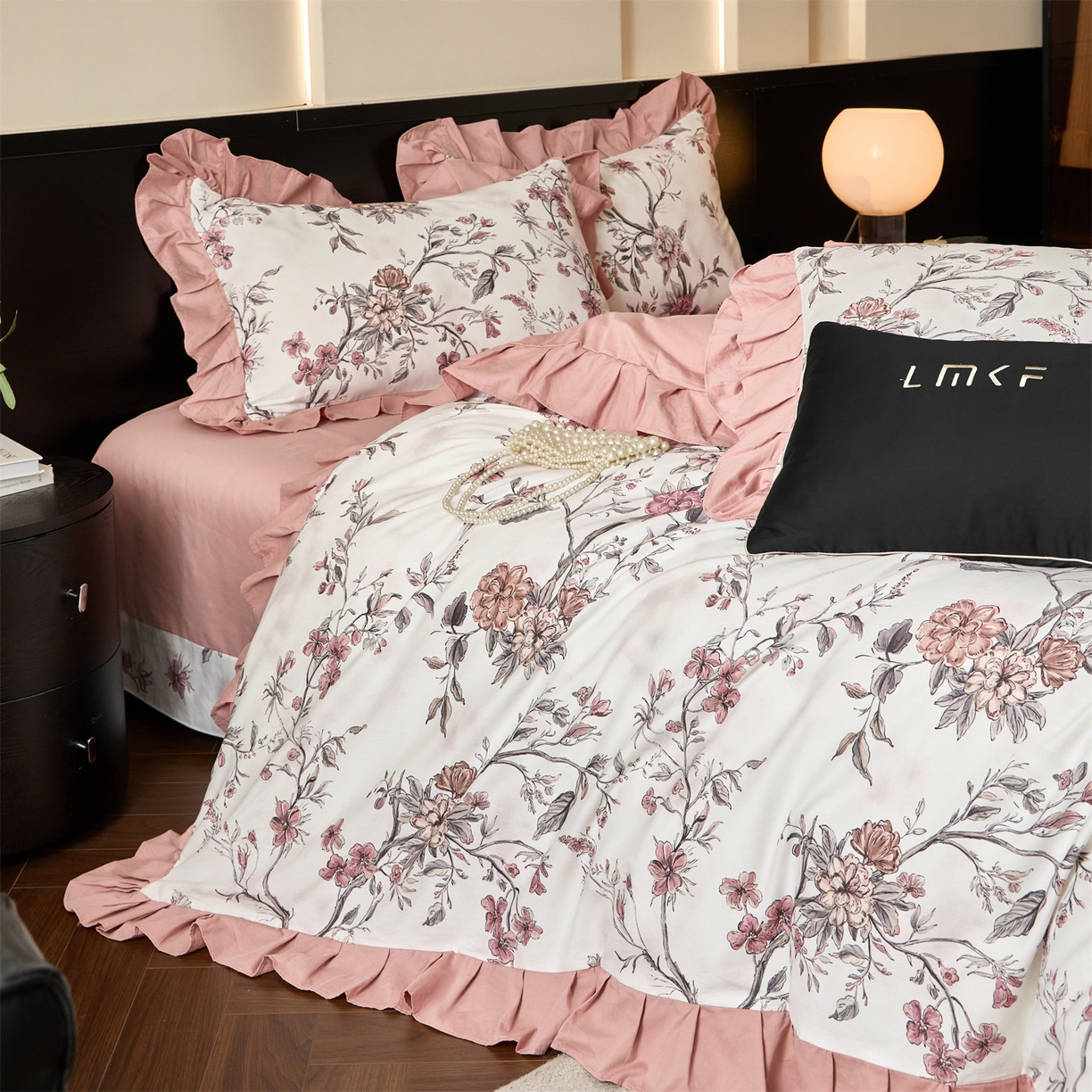 91家纺网 家纺一手货源 找家纺 蓝米卡夫 2025秋冬-全棉60支磨毛数码印花-花边款（礼盒包装）提供买家秀 挽花卿