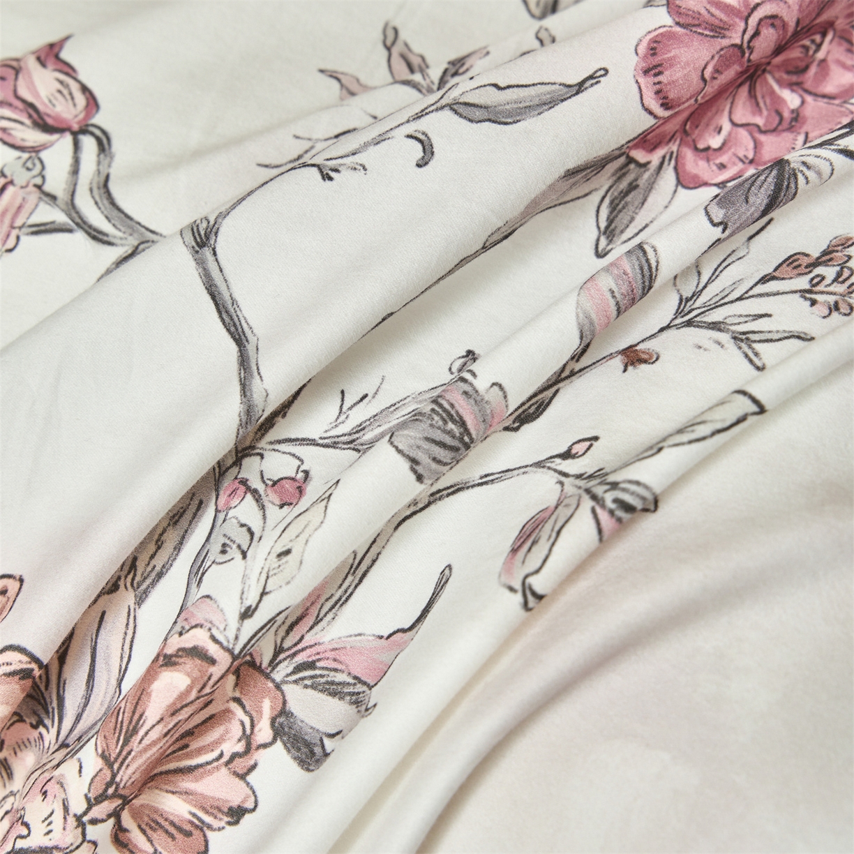 91家纺网 家纺一手货源 找家纺 蓝米卡夫 2025秋冬-全棉60支磨毛数码印花-花边款（礼盒包装）提供买家秀 挽花卿