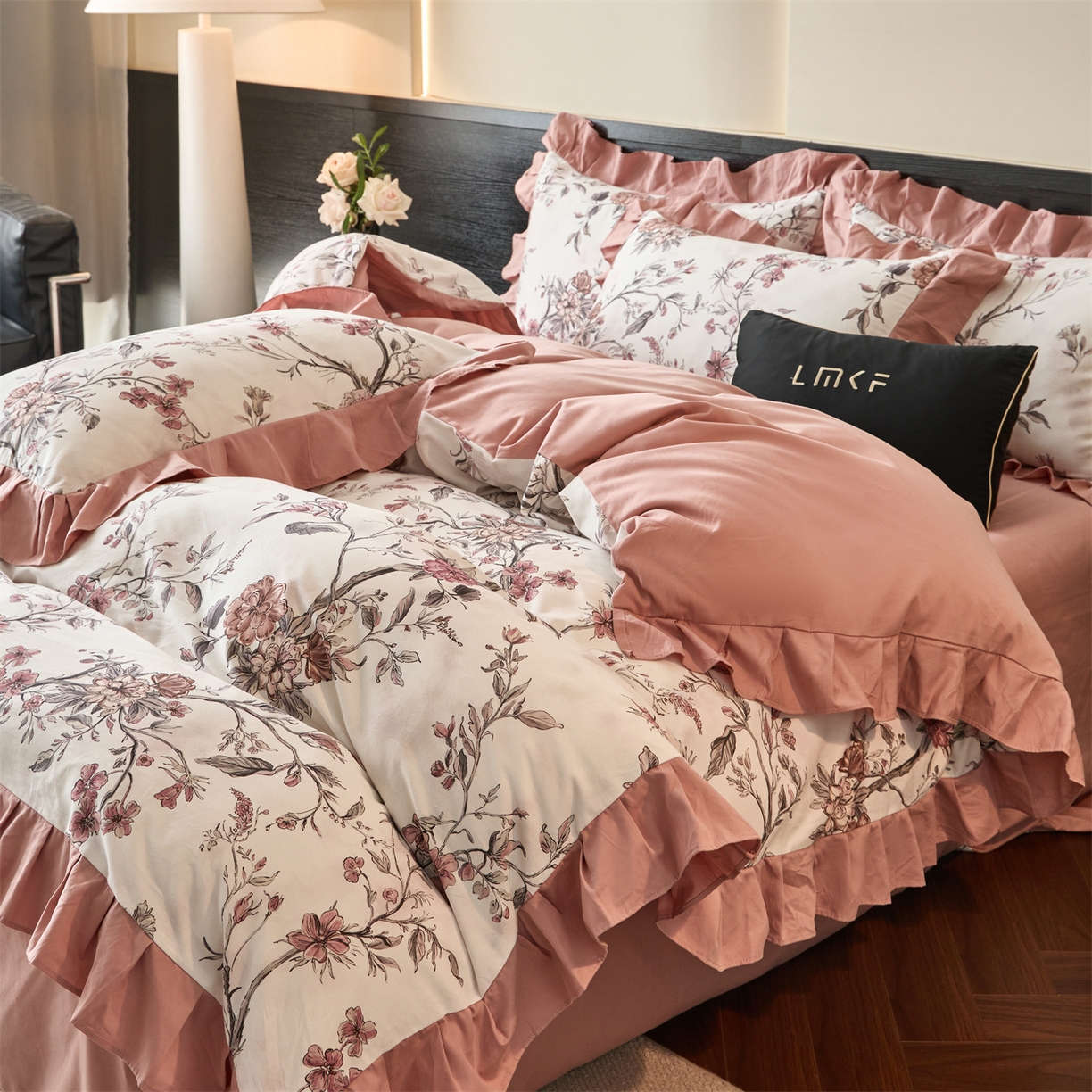 91家纺网 家纺一手货源 找家纺 蓝米卡夫 2025秋冬-全棉60支磨毛数码印花-花边款（礼盒包装）提供买家秀 挽花卿