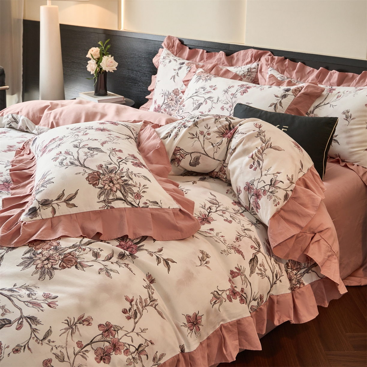 91家纺网 家纺一手货源 找家纺 蓝米卡夫 2025秋冬-全棉60支磨毛数码印花-花边款（礼盒包装）提供买家秀 挽花卿