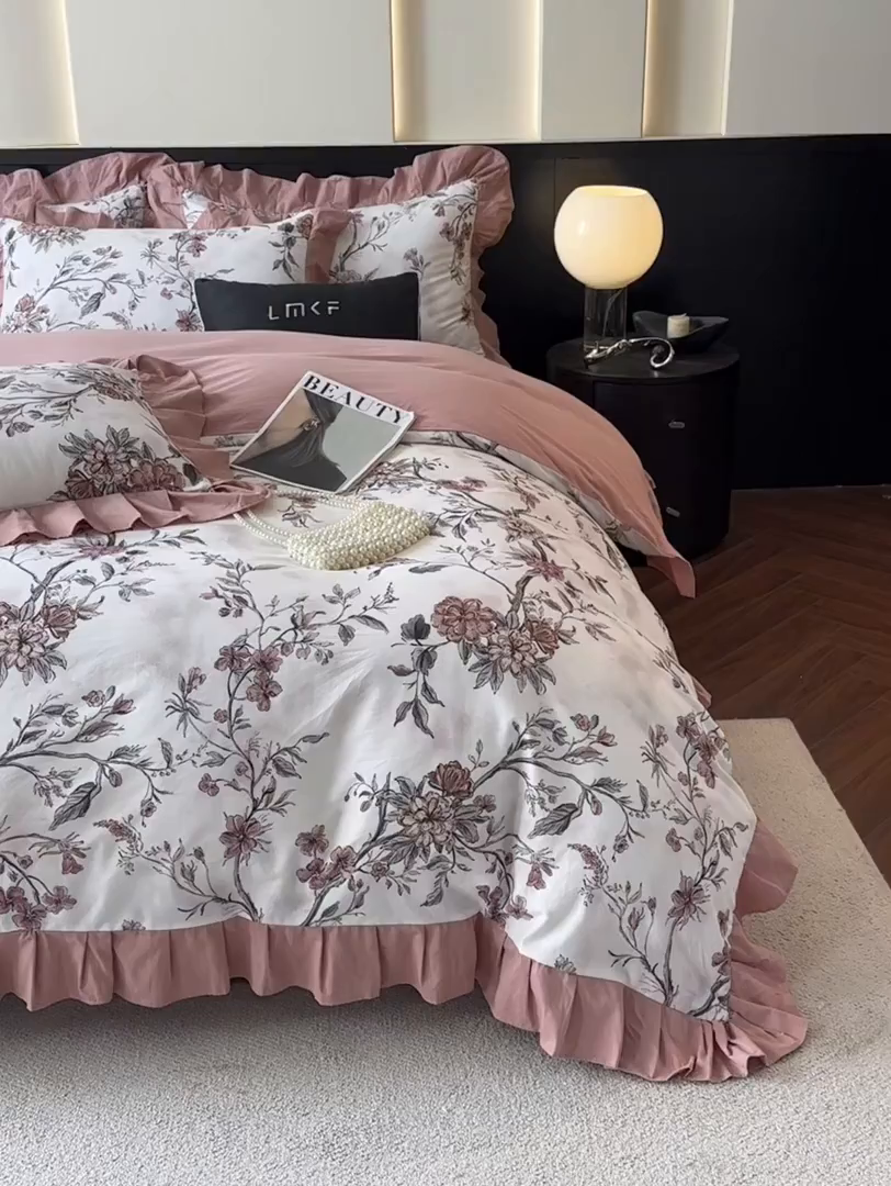 91家纺网 家纺一手货源 找家纺 蓝米卡夫 2025秋冬-全棉60支磨毛数码印花-花边款（礼盒包装）提供买家秀 挽花卿