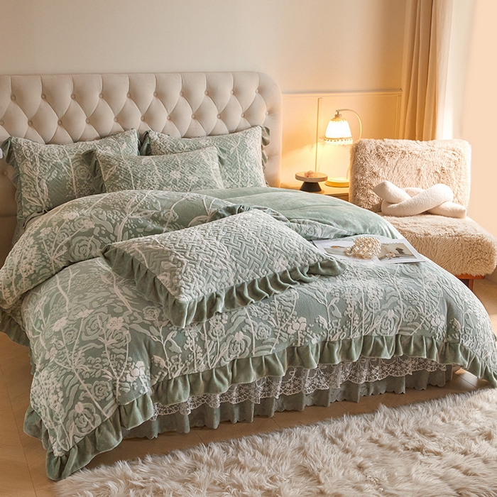 91家纺网 家纺一手货源 找家纺 畅畅家纺 2025新款11斤高克重新款韩版烂花牛奶绒冬季加厚床盖四件套系列 雾里看花-海藻青