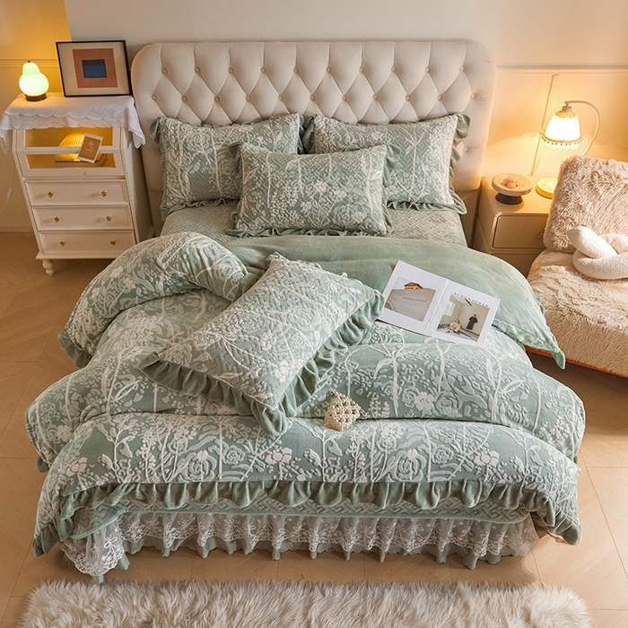 91家纺网 家纺一手货源 找家纺 畅畅家纺 2025新款11斤高克重新款韩版烂花牛奶绒冬季加厚床盖四件套系列 雾里看花-海藻青