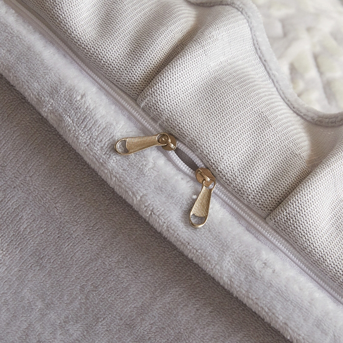 91家纺网 家纺一手货源 找家纺 畅畅家纺 2025新款11斤高克重新款韩版烂花牛奶绒冬季加厚床盖四件套系列 雾里看花-浅灰