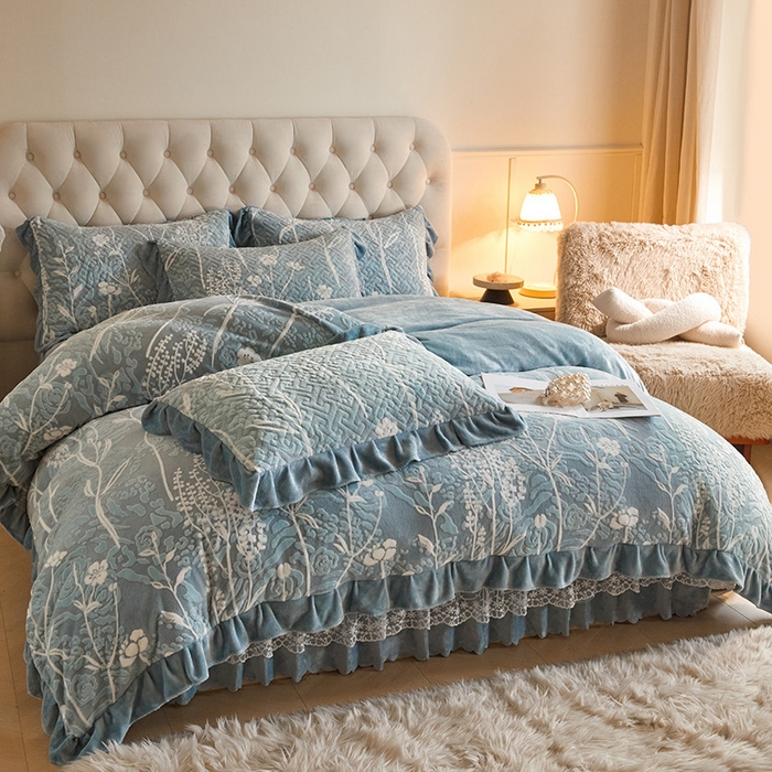 91家纺网 家纺一手货源 找家纺 畅畅家纺 2025新款11斤高克重新款韩版烂花牛奶绒冬季加厚床盖四件套系列 雾里看花-雾蓝