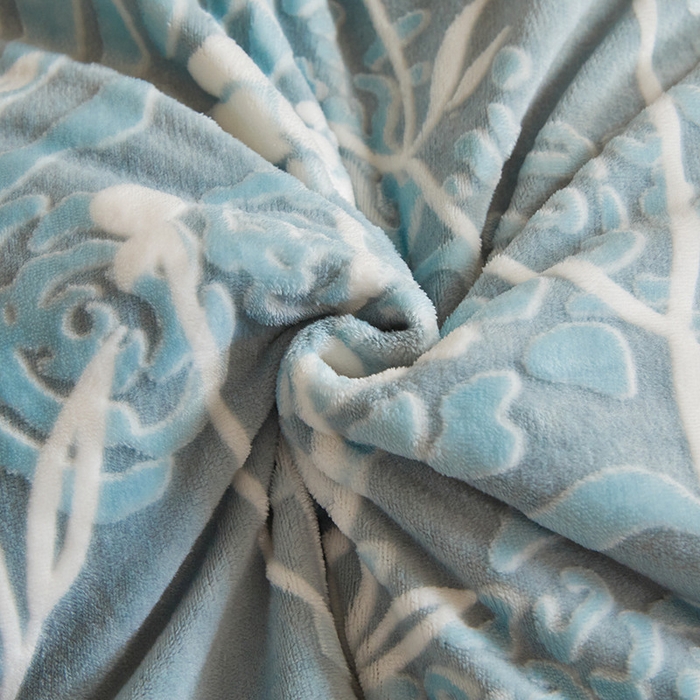 91家纺网 家纺一手货源 找家纺 畅畅家纺 2025新款11斤高克重新款韩版烂花牛奶绒冬季加厚床盖四件套系列 雾里看花-雾蓝