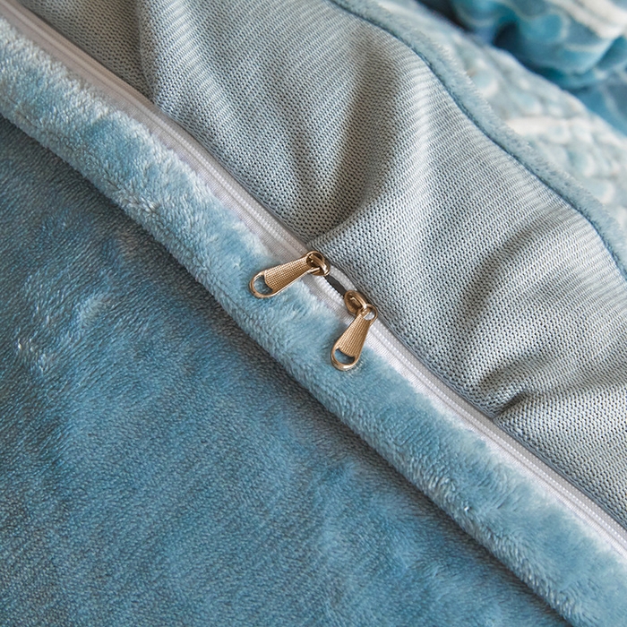 91家纺网 家纺一手货源 找家纺 畅畅家纺 2025新款11斤高克重新款韩版烂花牛奶绒冬季加厚床盖四件套系列 雾里看花-雾蓝