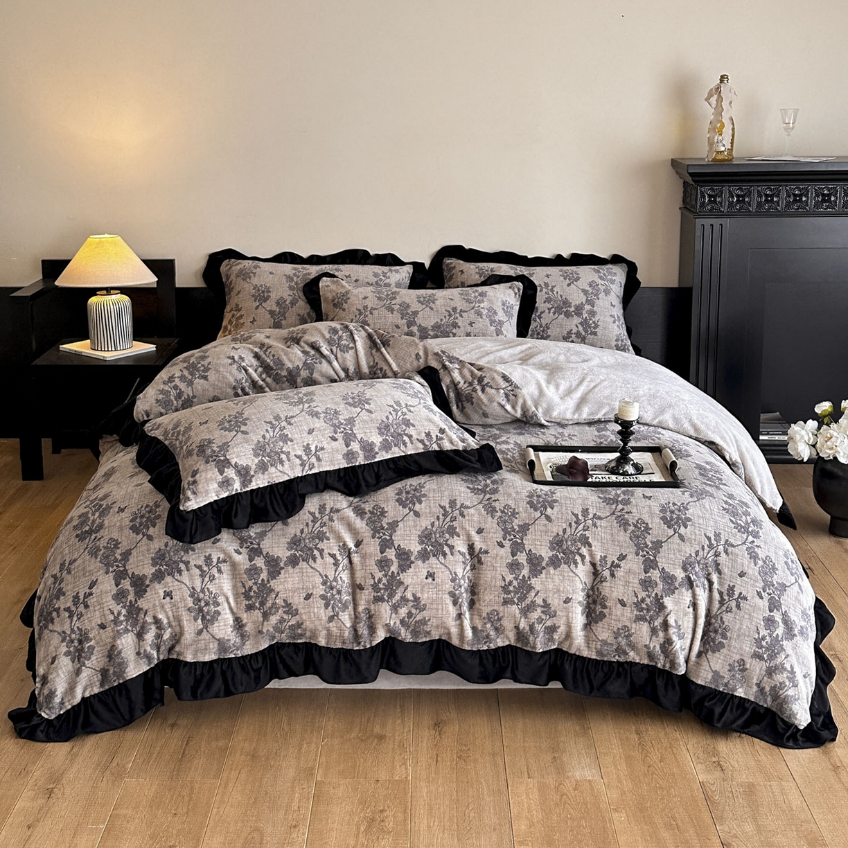 91家纺网 家纺一手货源 找家纺 （总）三朵家纺 2025新款秋冬法式复古风法莱绒花边四件套