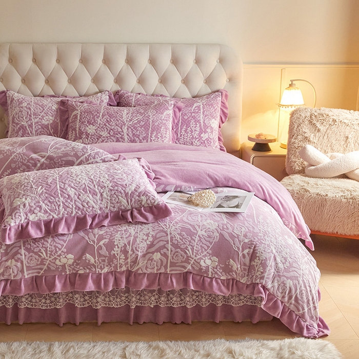 91家纺网 家纺一手货源 找家纺 畅畅家纺 2025新款11斤高克重新款韩版烂花牛奶绒冬季加厚床盖四件套系列 雾里看花-雪青紫