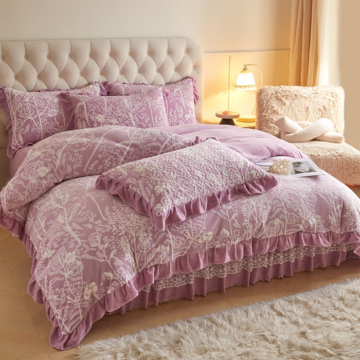 91家纺网 家纺一手货源 找家纺 畅畅家纺 2025新款11斤高克重新款韩版烂花牛奶绒冬季加厚床盖四件套系列 雾里看花-雪青紫