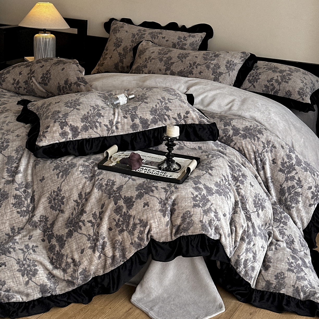 91家纺网 家纺一手货源 找家纺 （总）三朵家纺 2025新款秋冬法式复古风法莱绒花边四件套