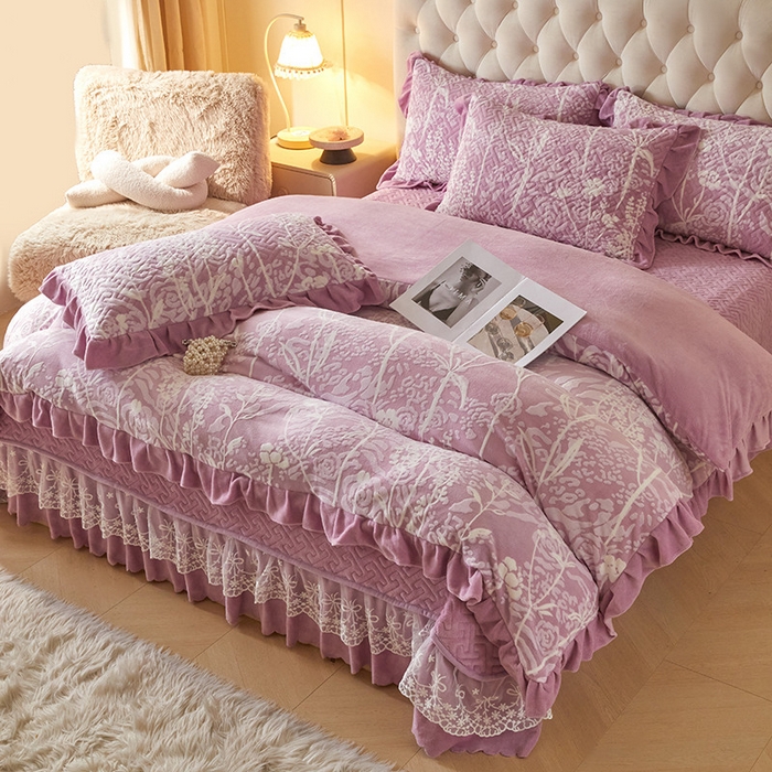 91家纺网 家纺一手货源 找家纺 畅畅家纺 2025新款11斤高克重新款韩版烂花牛奶绒冬季加厚床盖四件套系列 雾里看花-雪青紫