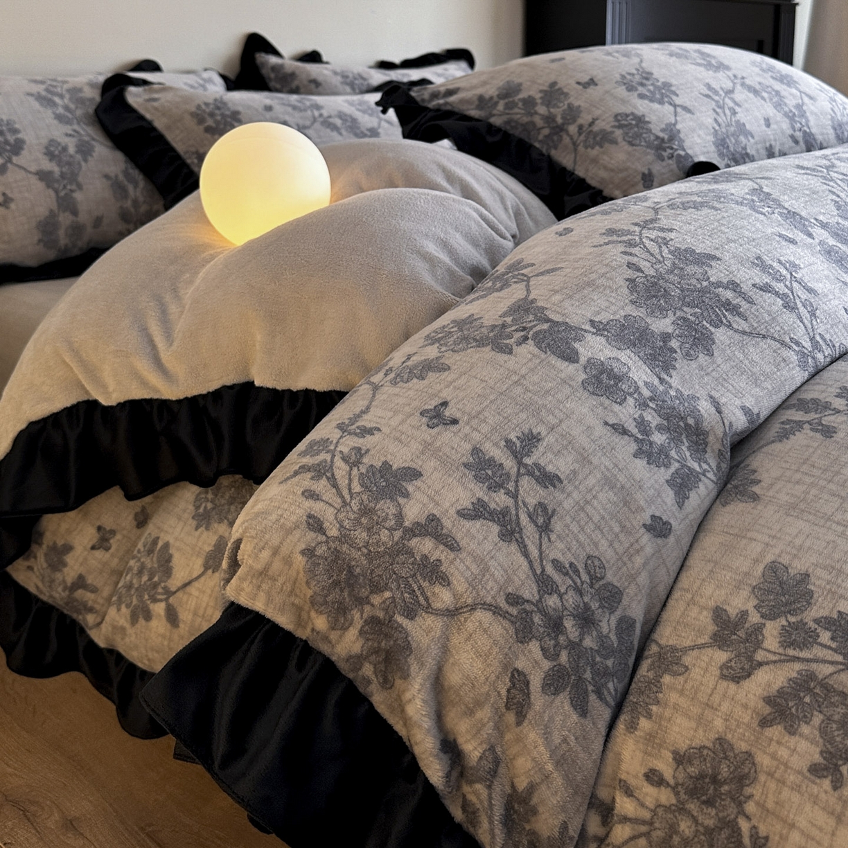 91家纺网 家纺一手货源 找家纺 （总）三朵家纺 2025新款秋冬法式复古风法莱绒花边四件套