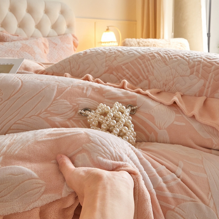 91家纺网 家纺一手货源 找家纺 畅畅家纺 2025新款11斤高克重新款韩版烂花牛奶绒冬季加厚床盖四件套系列 幽兰-粉玉