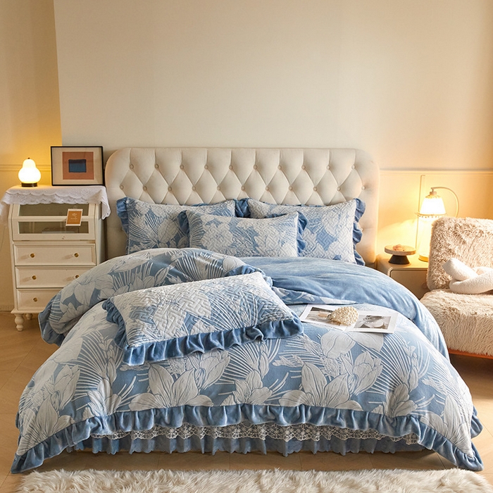 畅畅家纺 2025新款11斤高克重新款韩版烂花牛奶绒冬季加厚床盖四件套系列 幽兰-海蓝