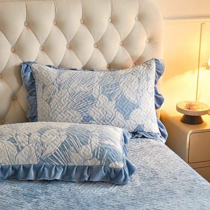 91家纺网 家纺一手货源 找家纺 畅畅家纺 2025新款11斤高克重新款韩版烂花牛奶绒冬季加厚床盖四件套系列 幽兰-海蓝