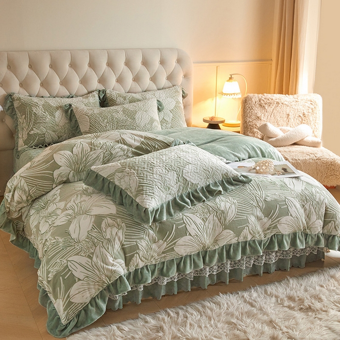 91家纺网 家纺一手货源 找家纺 畅畅家纺 2025新款11斤高克重新款韩版烂花牛奶绒冬季加厚床盖四件套系列 幽兰-海藻青