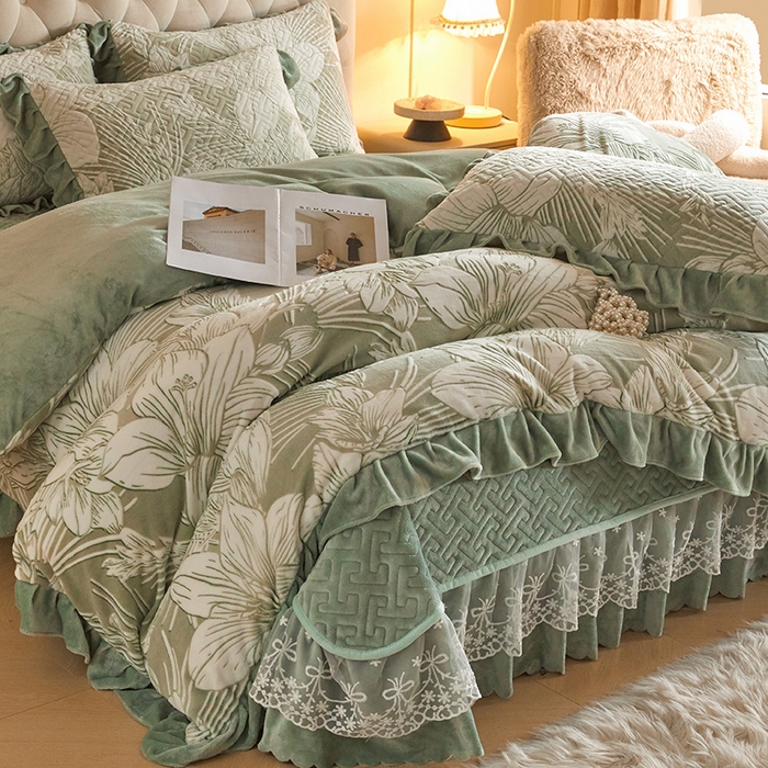 91家纺网 家纺一手货源 找家纺 畅畅家纺 2025新款11斤高克重新款韩版烂花牛奶绒冬季加厚床盖四件套系列 幽兰-海藻青