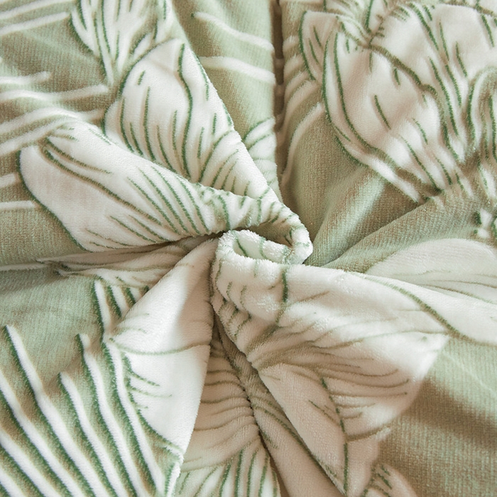 91家纺网 家纺一手货源 找家纺 畅畅家纺 2025新款11斤高克重新款韩版烂花牛奶绒冬季加厚床盖四件套系列 幽兰-海藻青