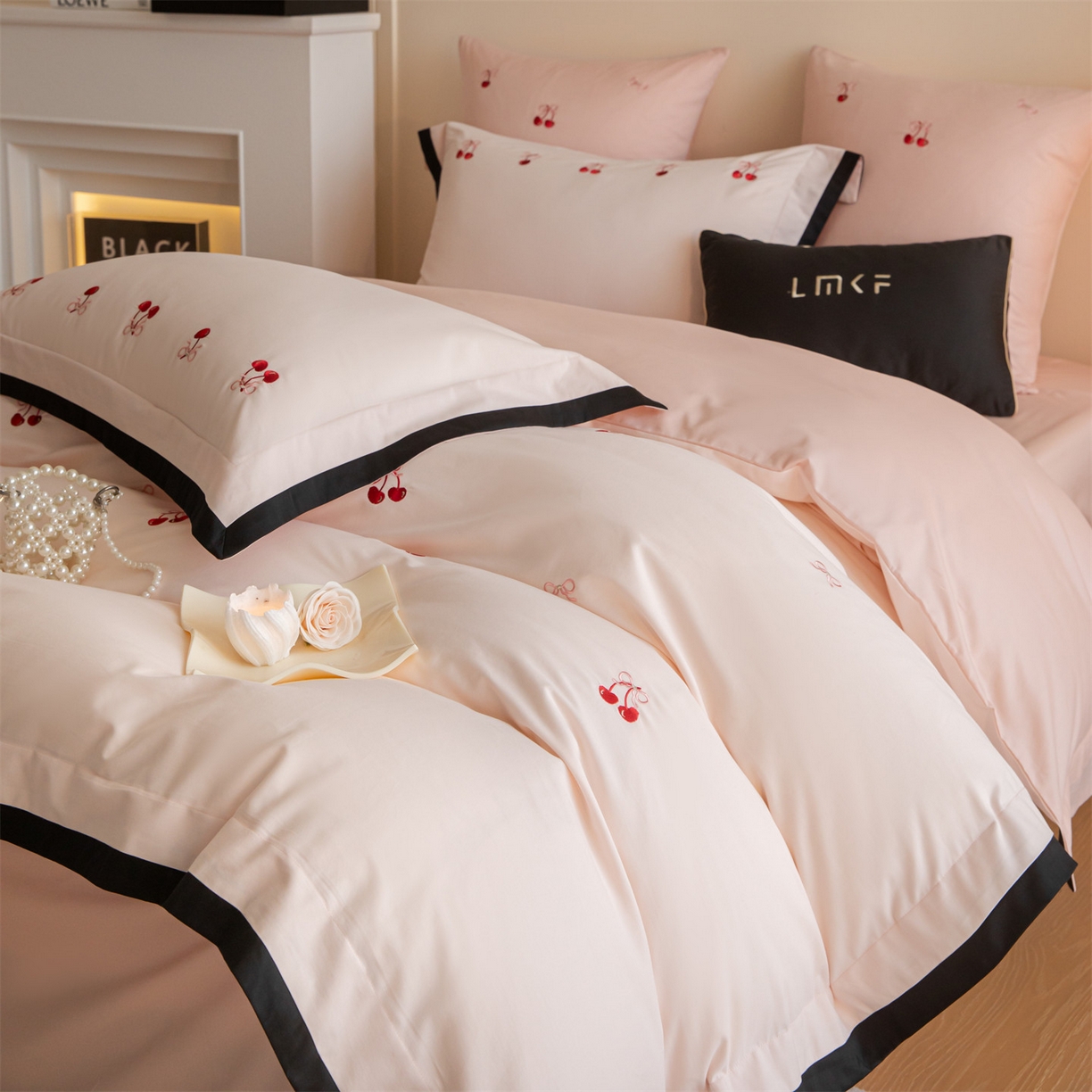 91家纺网 家纺一手货源 找家纺 （总）蓝米卡夫 2025秋冬-全棉60支磨毛绣花-小确樱桃系列（礼盒包装）提供买家秀