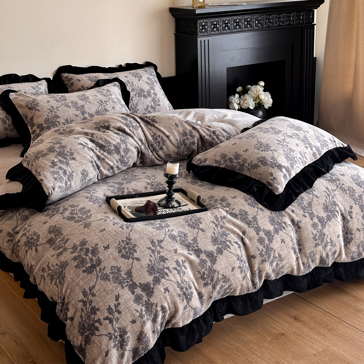 91家纺网 家纺一手货源 找家纺 三朵家纺 2025新款秋冬法式复古风法莱绒花边四件套 芳华