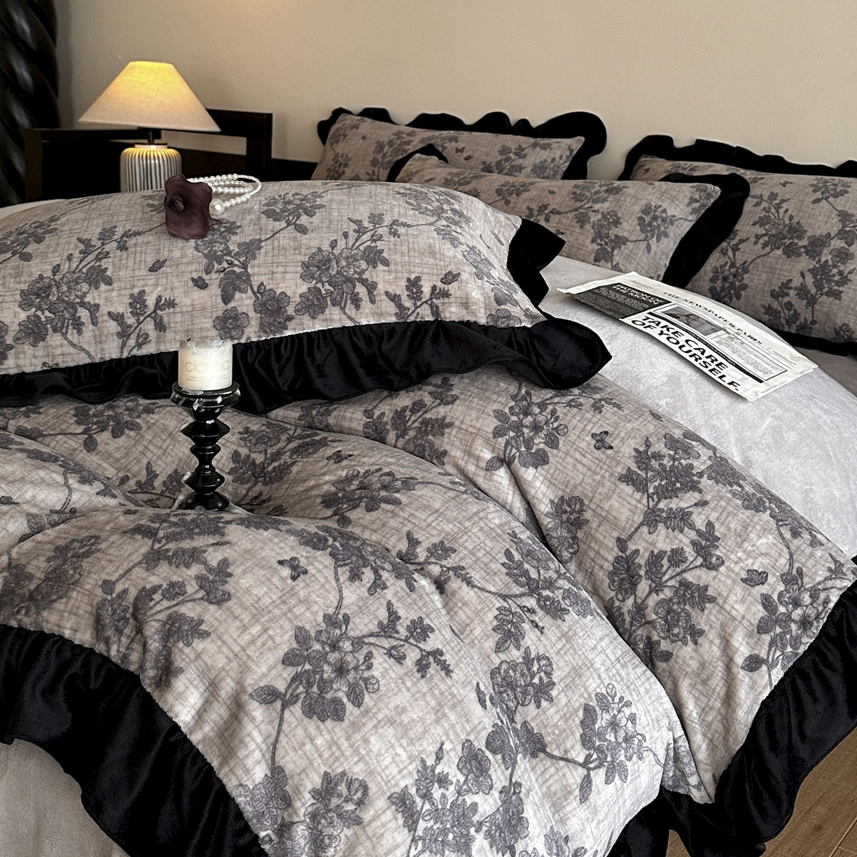 91家纺网 家纺一手货源 找家纺 三朵家纺 2025新款秋冬法式复古风法莱绒花边四件套 芳华