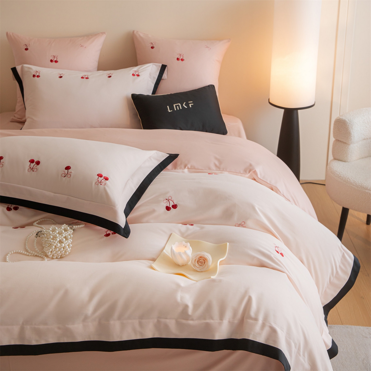 91家纺网 家纺一手货源 找家纺 （总）蓝米卡夫 2025秋冬-全棉60支磨毛绣花-小确樱桃系列（礼盒包装）提供买家秀