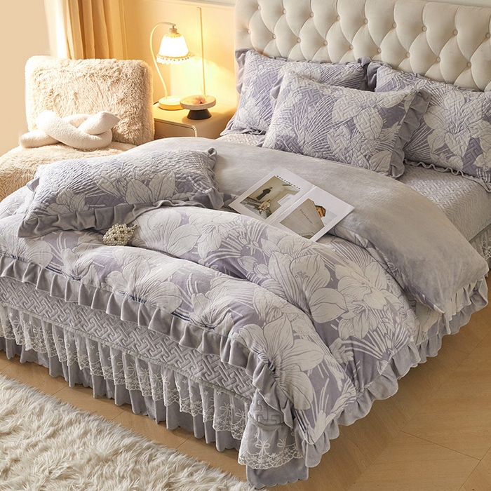 91家纺网 家纺一手货源 找家纺 畅畅家纺 2025新款11斤高克重新款韩版烂花牛奶绒冬季加厚床盖四件套系列 幽兰-灰紫