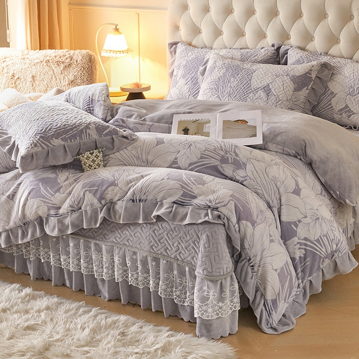 91家纺网 家纺一手货源 找家纺 畅畅家纺 2025新款11斤高克重新款韩版烂花牛奶绒冬季加厚床盖四件套系列 幽兰-灰紫